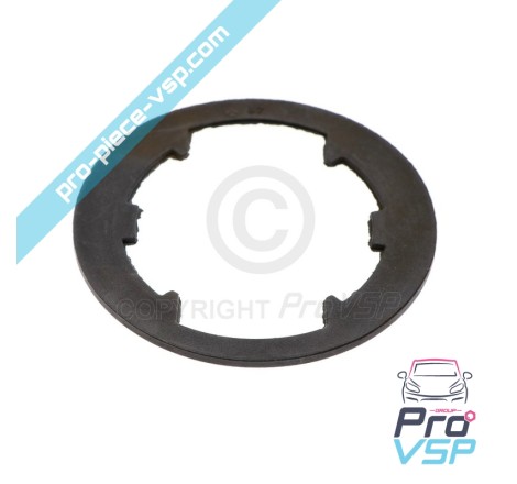 Tank cap surround seal