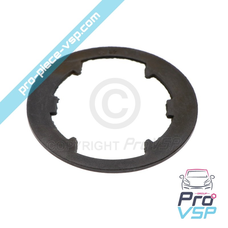 Tank cap surround seal
