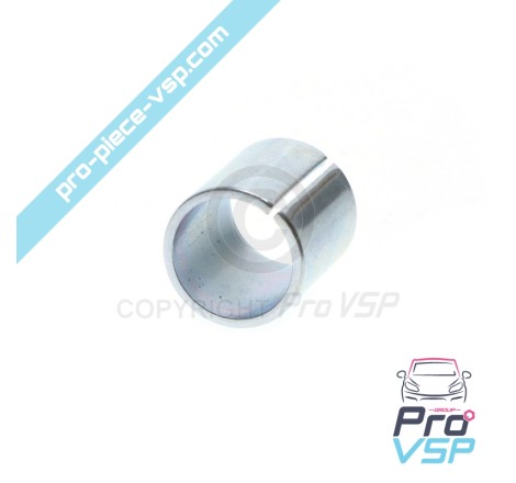 Central cylinder head sleeve
