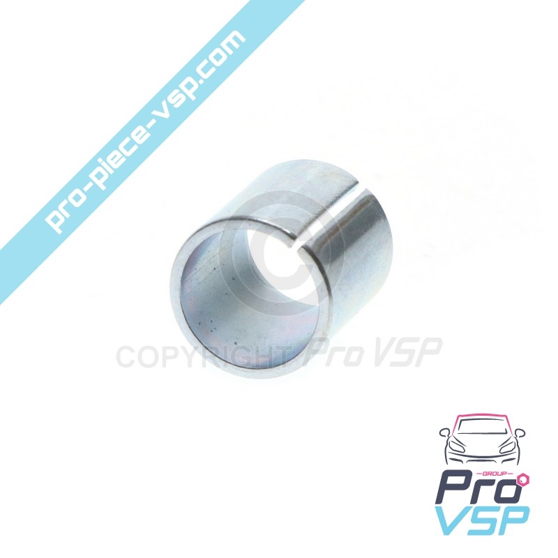 Central cylinder head sleeve