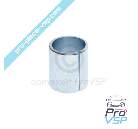Central cylinder head sleeve