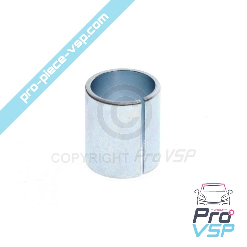 Central cylinder head sleeve