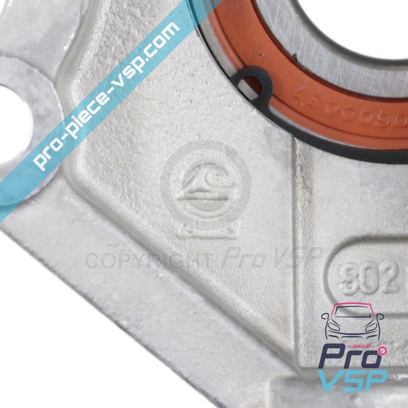 Right hub holder