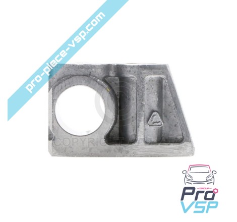 Valve rocker axis holder