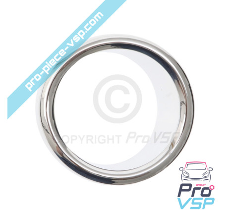 Chrome surround for right fog light