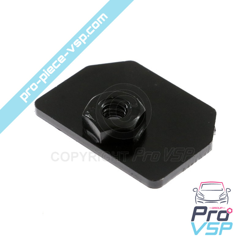 Tailgate spoiler fixing plate
