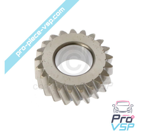 Intermediate tree gear