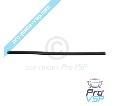 Upper seal of windshield