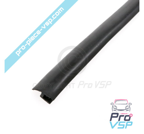 Upper seal of windshield