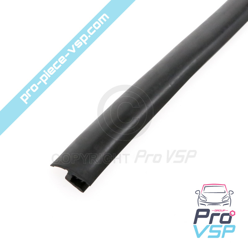 Upper seal of windshield