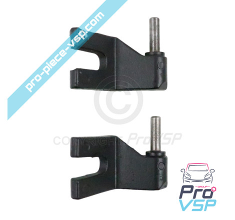 Left door hinge
