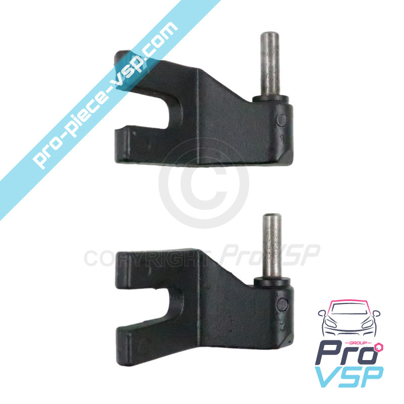Left door hinge