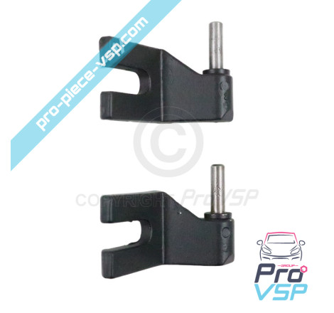 Left door hinge