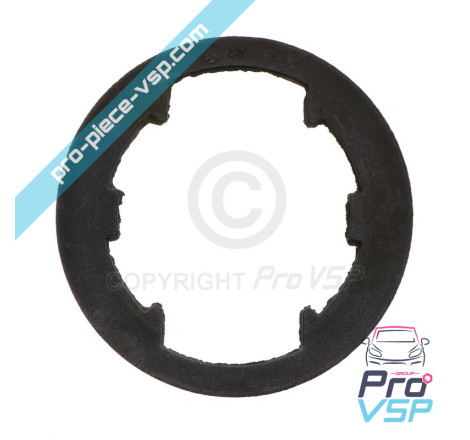 Tank cap surround seal