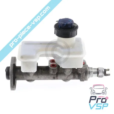 Master cylinder with jar