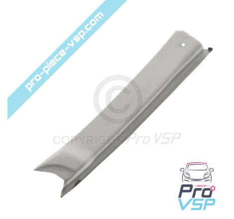 Right interior windshield amount