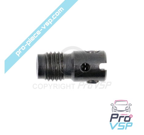 Pump injector return valve