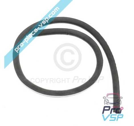 Headlight surround seal