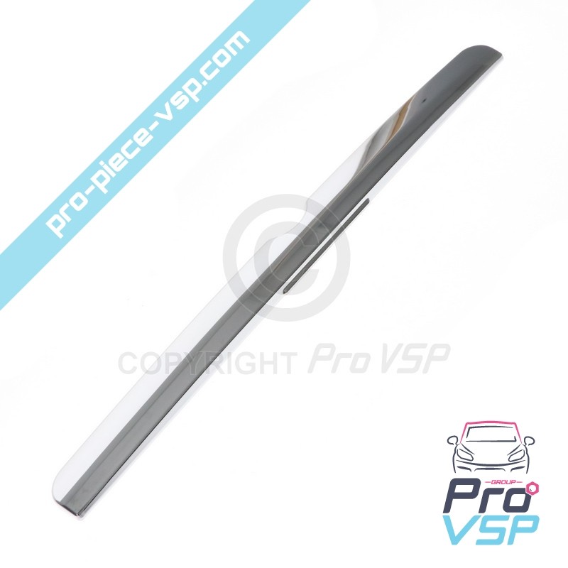 Chrome tailgate baguette