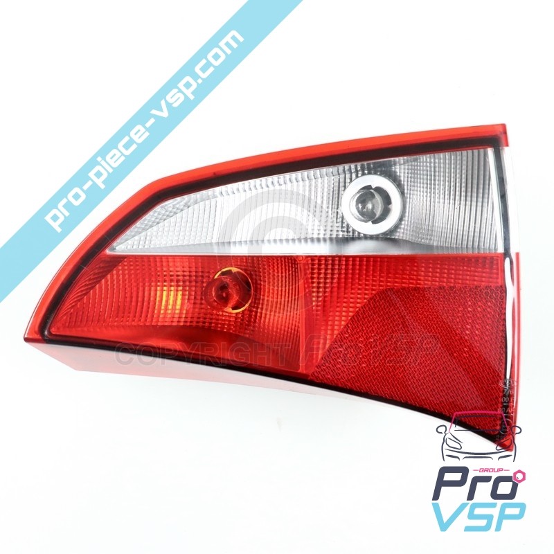 Right tailgate light