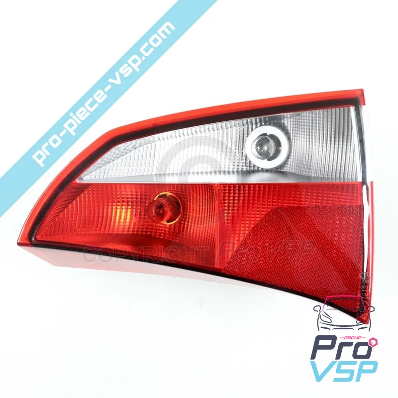 Right tailgate light