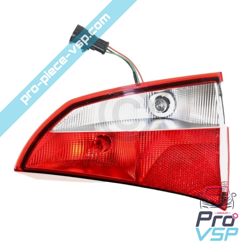 Right tailgate light