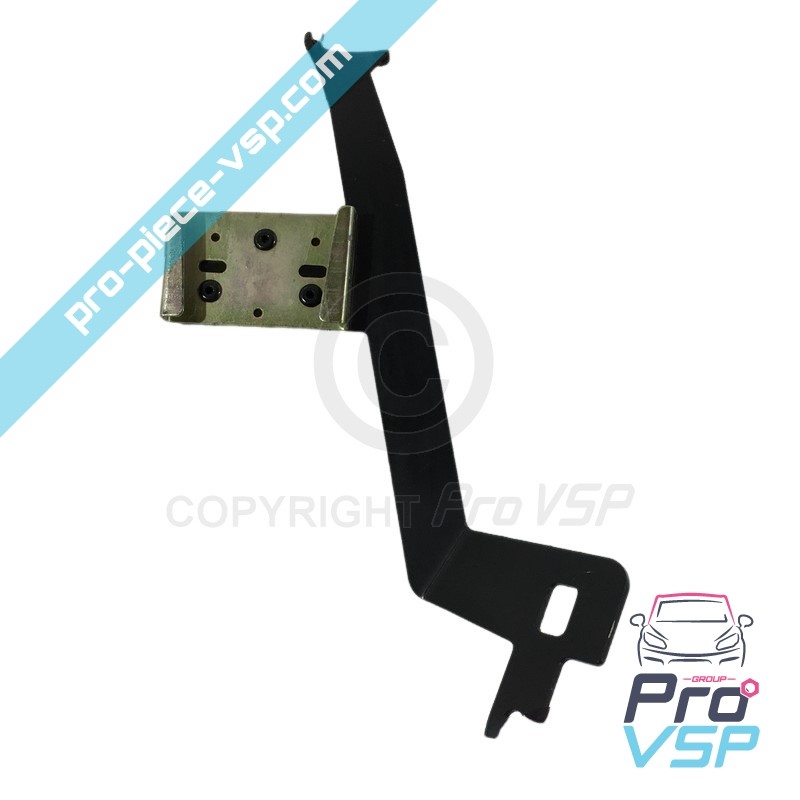 Front left wing attachment