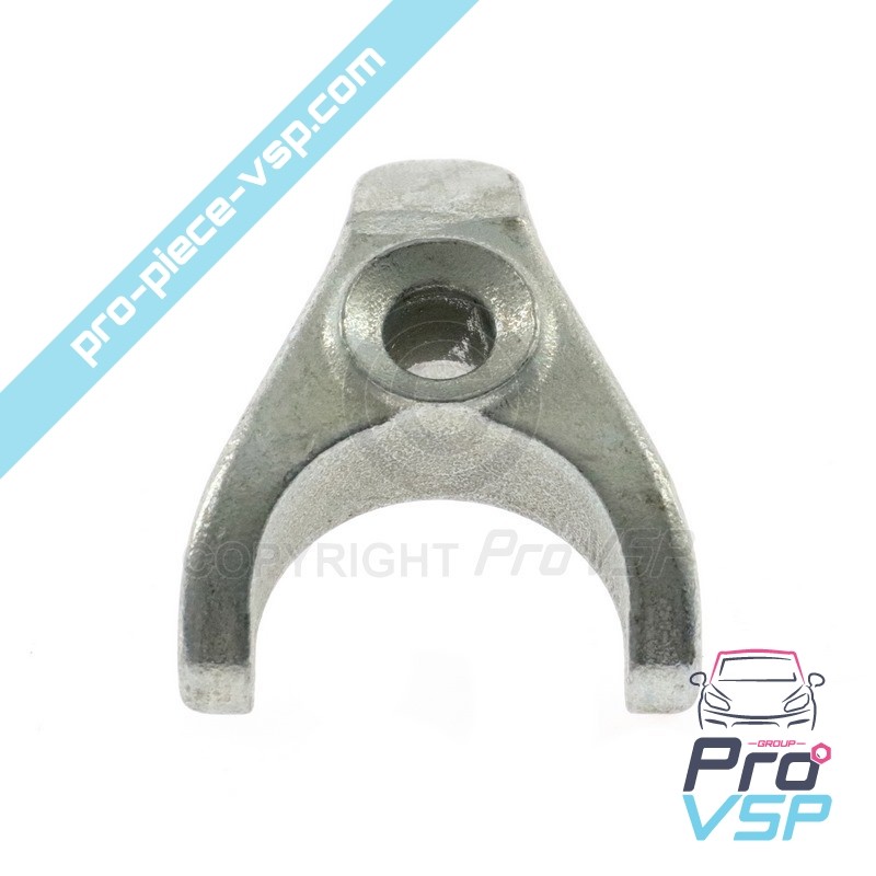 Injection pump holder