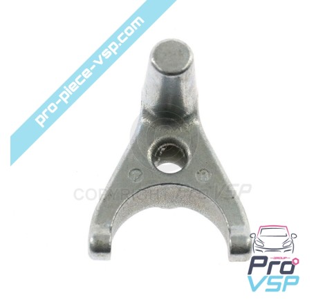 Injection pump holder